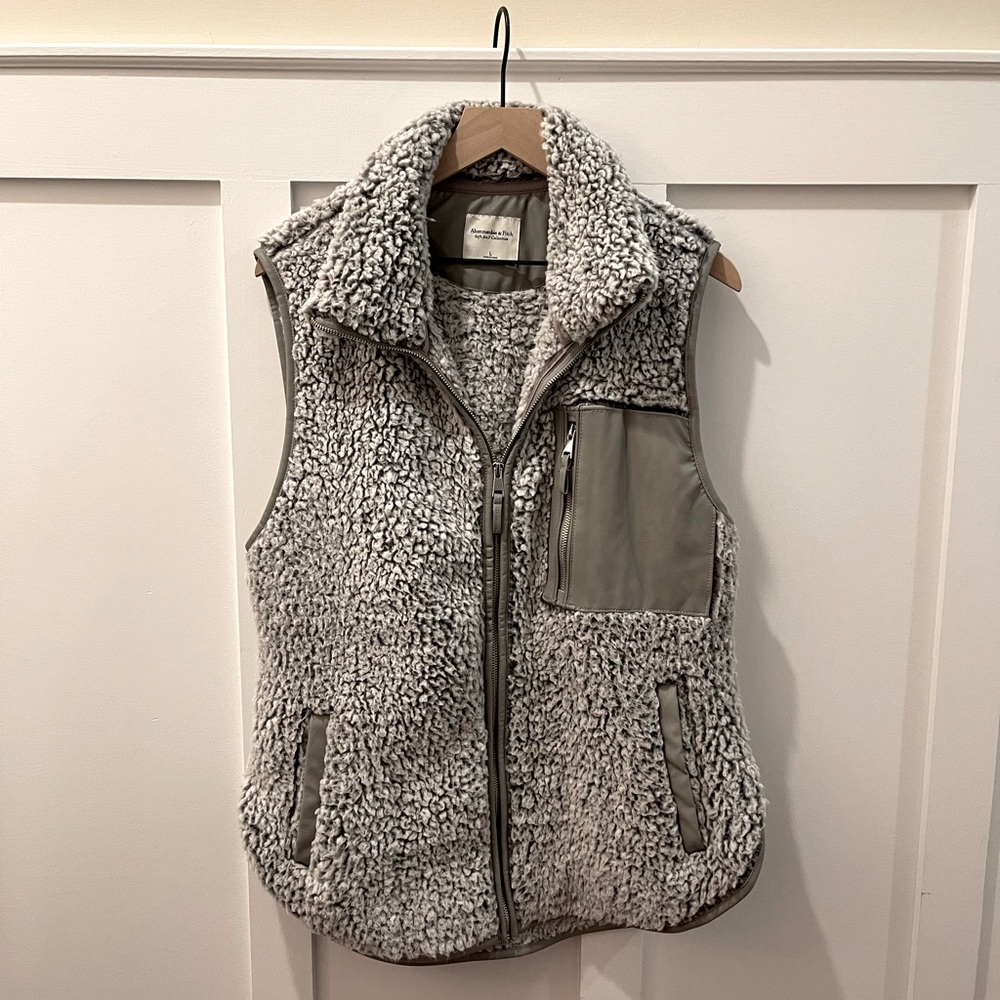 Abercrombie & Fitch Grey Sherpa Vest